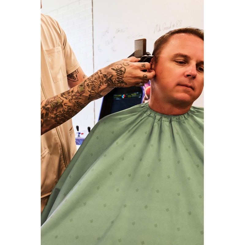 BARBER SHIELD GREEN CAPE BARBER STRONG