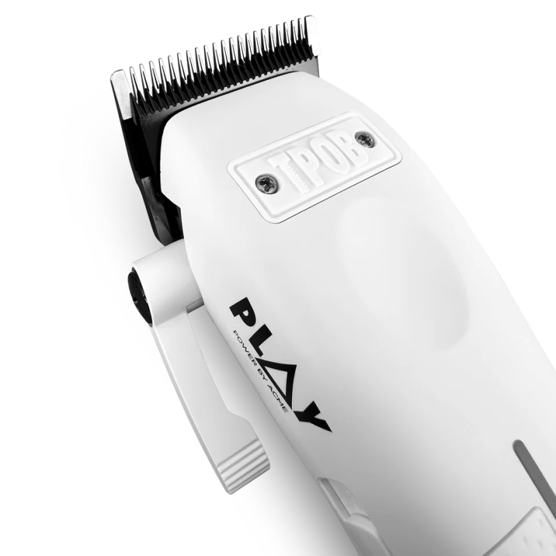 Cortadora profesional TPOB PLAY Clipper Whiteout en blanco — diseño ergonómico y alto rendimiento.