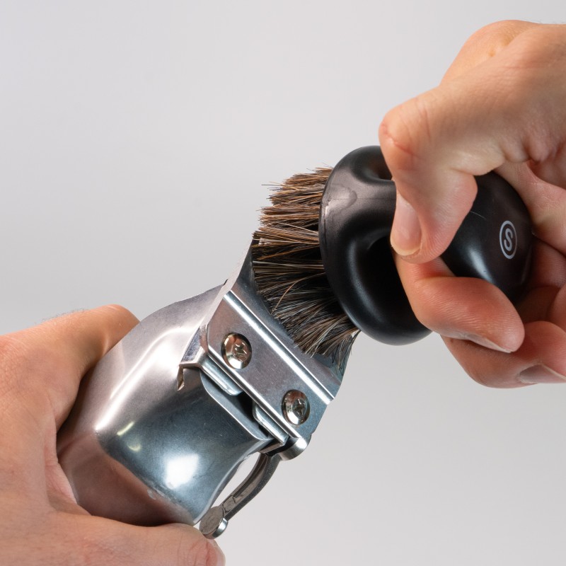 STANDARD ISSUE KNUCKLE FADE BRUSH