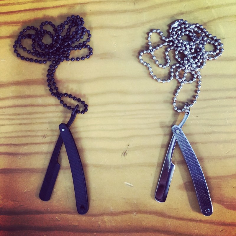 COLGANTE NAVAJA THE RAZOR B&G